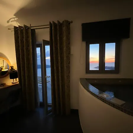 Unique * Imerovigli (Santorini)
