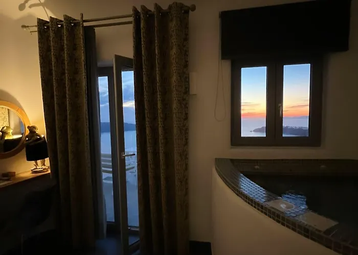 Unique * Imerovigli (Santorini)